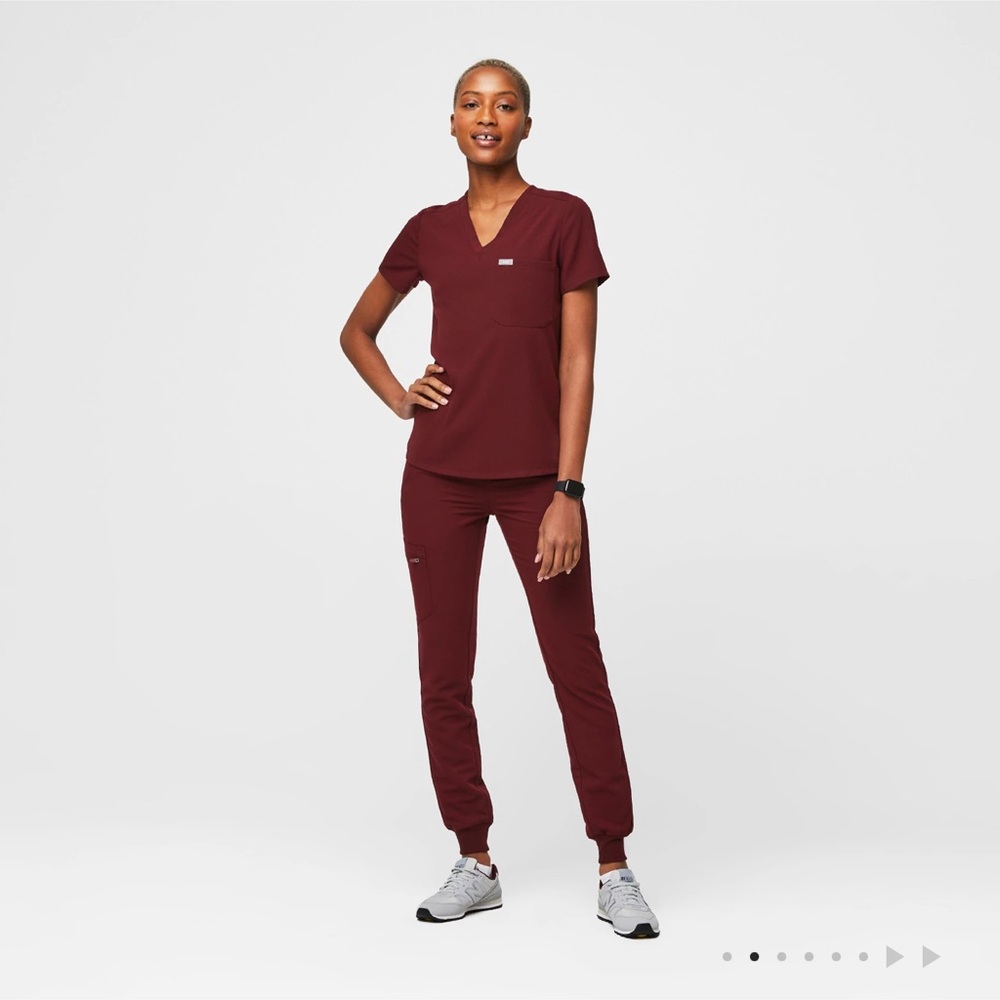 figs women's Burgundy Catarina™ - One-Pocket Scrub Top - Small / Burgundy